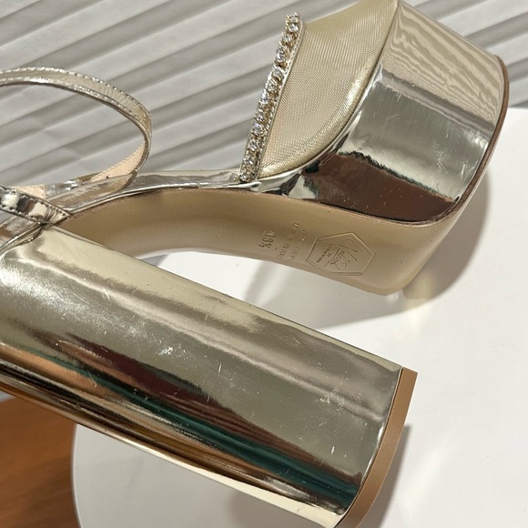 Elegant Silver Platform Heels - Picture 6 of 14